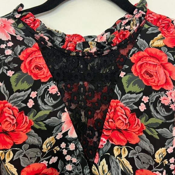 Torrid Sleeveless Blouse Rose Floral Lace Neck Insert Ruffle 3 3X - Picture 4 of 5